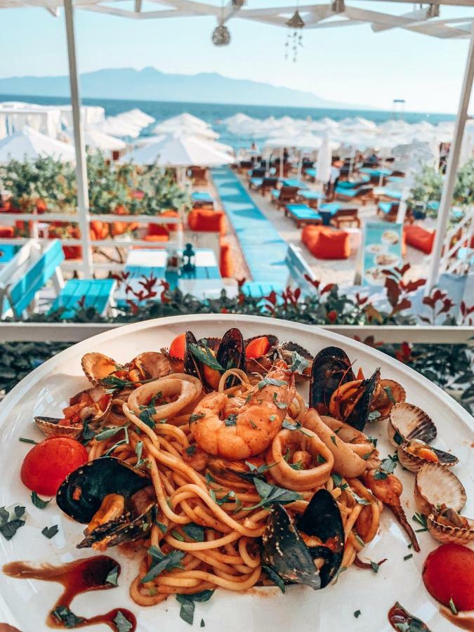 Cocktail & Dreams - Beach Hotel Саранда Екстер'єр фото